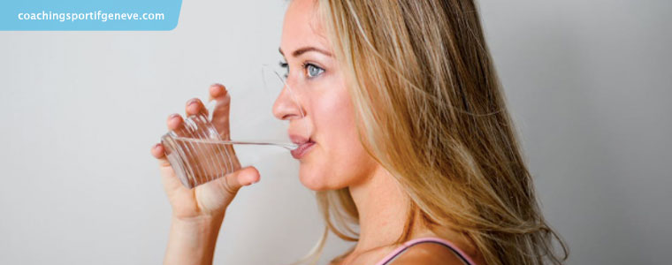 Perdre ses kilos de grossesse : Assurez-vous de rester bien hydratée en buvant suffisamment d'eau tout au long de la journée.