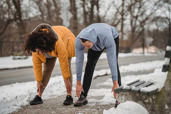 Préparer la saison de ski : votre personal trainer pourra concevoir un plan d'entraînement spécifique pour renforcer les muscles pertinents, vous aidera à améliorer votre endurance et votre  flexibilité, et vous aidera à vous affiner musculairement pour optimiser votre technique de ski le moment venu.